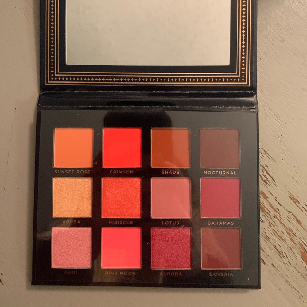 Ace Beauté eyeshadow palette